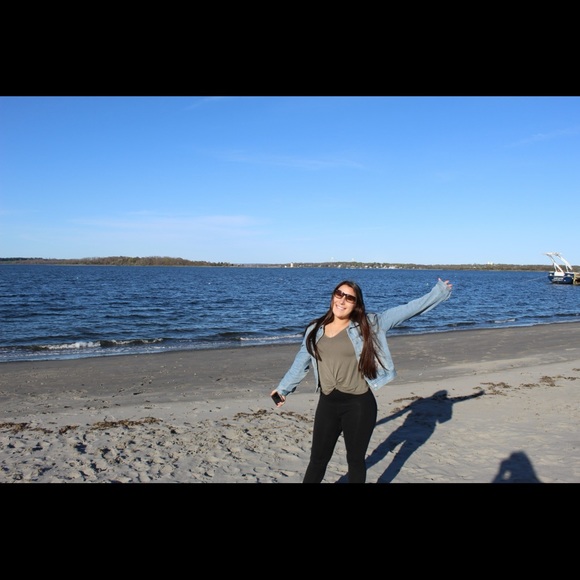 Meet your Posher, Lisa - Picture 1 of 2